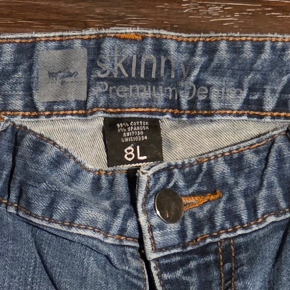 Mossimo Supply Co. JEANS 8L Great Condition - Picture 3 of 5